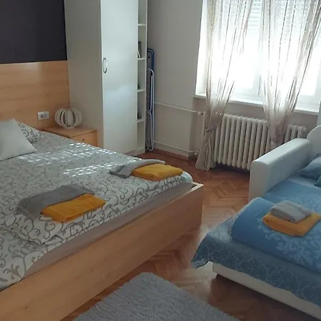 アパート With Garage