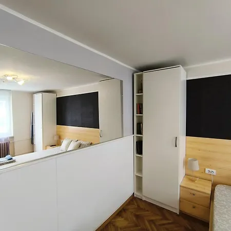 アパート With Garage *