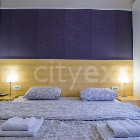 アパート With Garage *