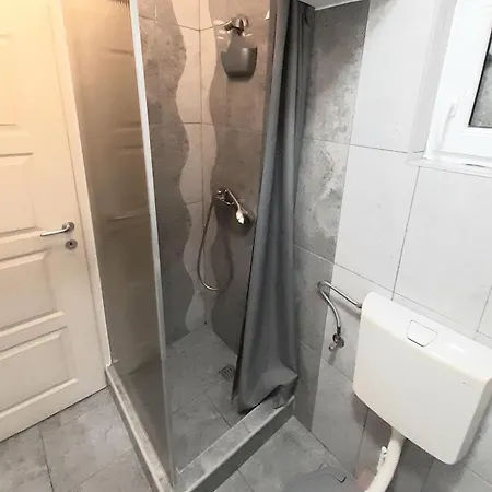 With Garage Апартаменты Нови-Сад