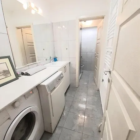 With Garage アパート ノヴィ・サド