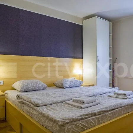 With Garage ノヴィ・サド